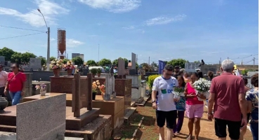 Patenses visitam cemitérios no Dia de Finados; paróquias realizam celebrações especiais 