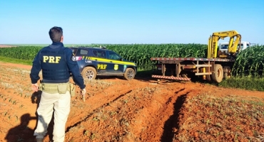 PRF de Patos de Minas intercepta e recupera caminhão roubado em Uberlândia