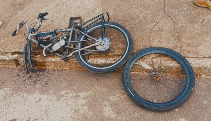 Carmo do Paranaíba - Acidente entre automóvel e bicicleta motorizada deixa adolescente de 13 com ferimentos graves 