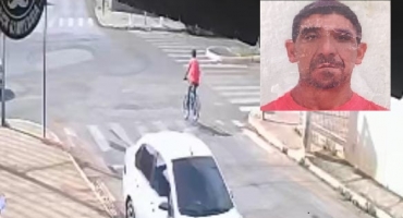 Homem que caiu de bicicleta e foi atingindo por carro em Patos de Minas morre no hospital