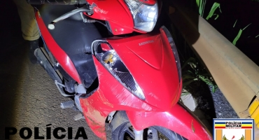 Motoqueiro de Carmo do Paranaíba sofre acidente ao atropelar animal silvestre na BR-354