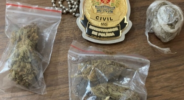 Polícia Civil cumpre mandado e apreende droga no bairro Vila Garcia em Patos de Minas 