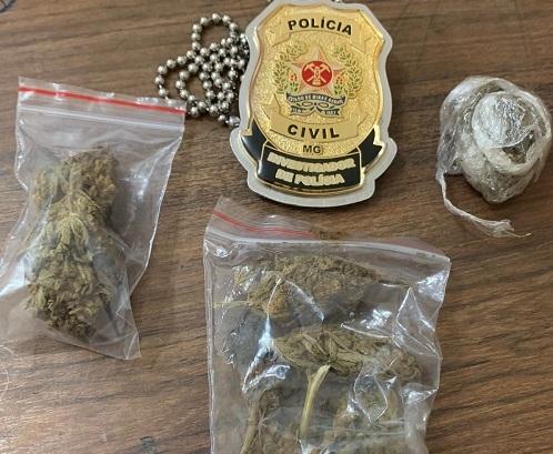 Polícia Civil cumpre mandado e apreende droga no bairro Vila Garcia em Patos de Minas 