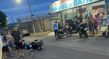 Menor de 16 anos conduzindo motocicleta atropela cadeirante no bairro Jardim Esperança, em Patos de Minas 