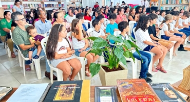 Alunos das escolas municipais Lagoa Formosa recebem medalhas da Olimpíada Brasileira de Matemática