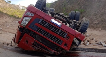 Motorista de carreta morre em acidente na BR-146, próximo a Serra do Salitre