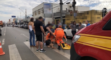  Patos de Minas - Homem de 65 anos fica gravemente ferido após ser atropelado por motociclista na Rua Major Gote