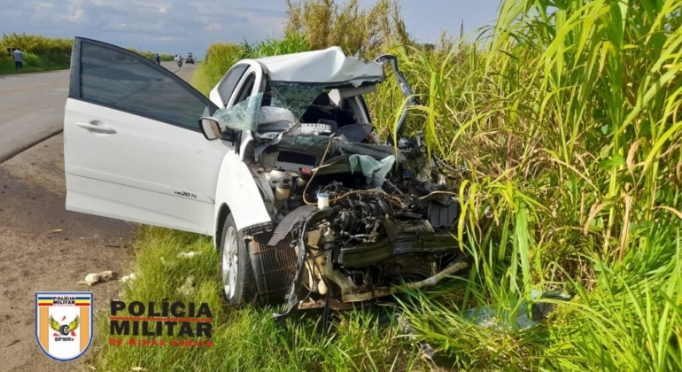 Rio Paranaíba – Acidente entre carro e caminhão deixa vítima presa às ferragens 