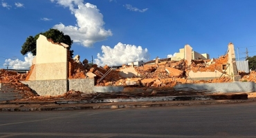 Igreja de Nossa Senhora da Abadia em Patos de Minas é demolida e causa comoção nos fiéis