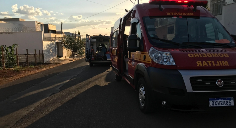 Pai salva criança que se afogou em piscina na cidade de Patos de Minas