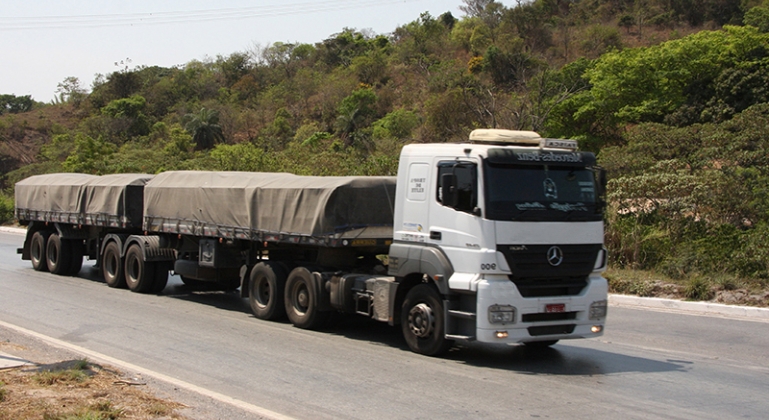 Natal e Ano Novo - Veículos de grande porte terão tráfego restrito nas rodovias estaduais durante os feriados