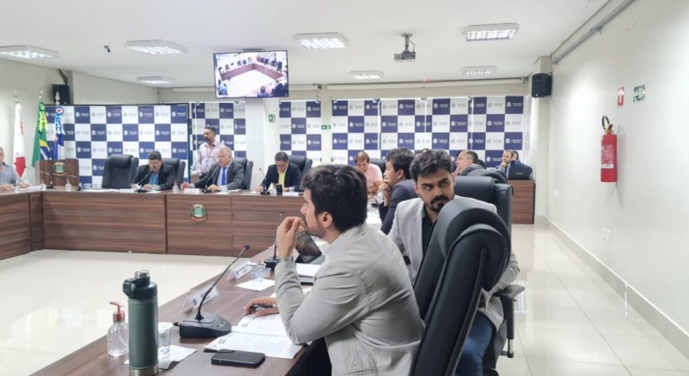 Sessão extraordinária na Câmara Municipal de Patos de Minas é marcada por discussão de vereadores 