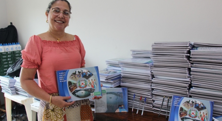 Secretária de Educação de Lagoa Formosa fala sobre entrega de materiais escolares para alunos da rede municipal