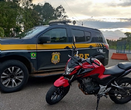 PRF de Patos de Minas recupera motocicleta furtada no interior do estado de São Paulo