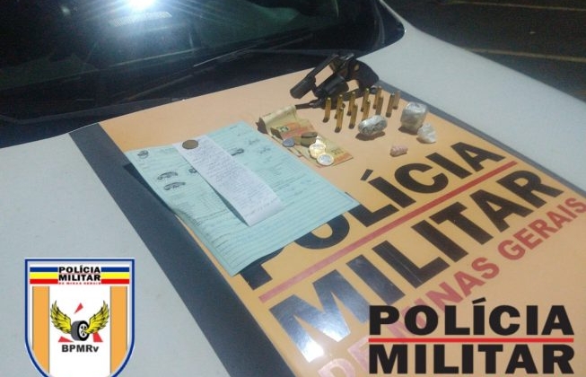 Patos de Minas - Jovem é preso na MGC-354 por porte ilegal de arma de fogo e tráfico de drogas