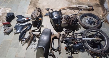 PM encontra peças de motocicletas furtadas em casa do bairro Santa Terezinha; em Patos de Minas