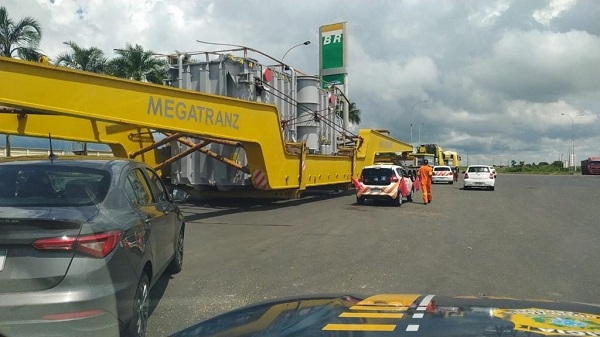 Carreta gigante deixa o trânsito lento na BR-365 até Patos de Minas; alerta PRF