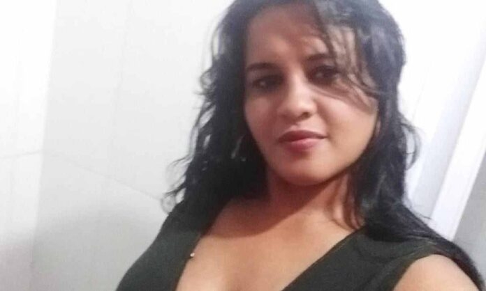 Feminicídio - Cantora é morta a facadas por ex-namorado em Araguari