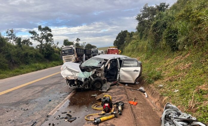 Motorista morre em acidente na BR-262 no município de Ibiá;  uma criança de 6 anos e uma mulher de 44 ficaram gravemente feridas