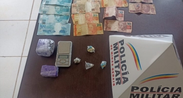 Polícia Militar de Presidente Olegário apreende ecstasy, maconha e dinheiro em residência no bairro Andorinhas