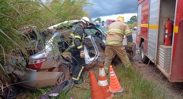 Mãe e filho de apenas um mês morrem em grave acidente na BR-365 em Patos de Minas 