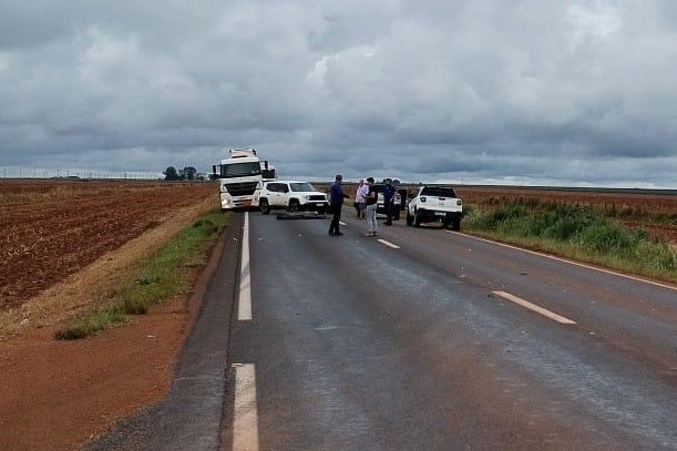 Pedestre morre atropelado ao tentar atravessar pista da MG-410 em Presidente Olegário