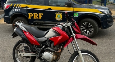 PRF de Patos de Minas recupera motocicleta roubada no estado de São Paulo