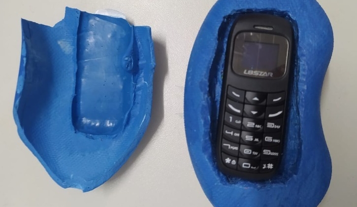 Celular é encontrado dentro de escova de lavar roupa em presídio de Patrocínio