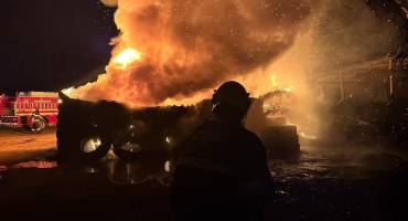 Incêndio em depósito de pneus em Patos de Minas mobiliza Corpo de Bombeiros 