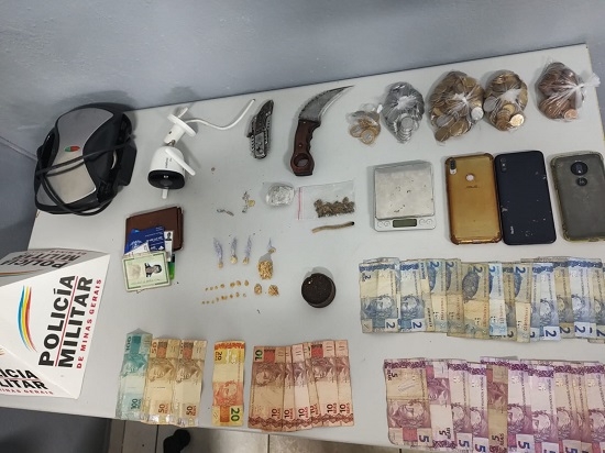 PM localiza drogas, dinheiro e objetos furtados em Patos de Minas