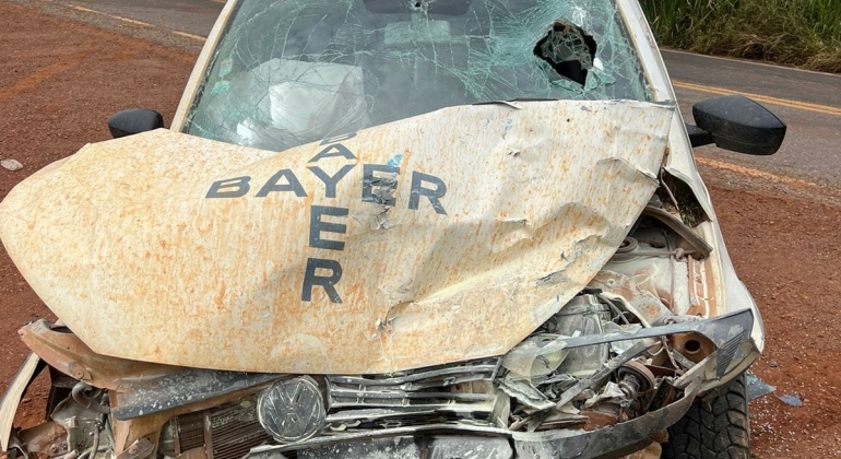 Serra do Salitre - Motorista fica ferido em acidente envolvendo carro e caminhão na MG-230