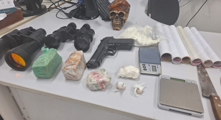 Polícia Militar encontra grande quantidade de drogas em imóvel invadido por traficantes na cidade de Patos de Minas 