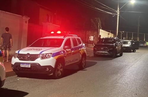 Ladrões invadem casa no bairro Alto dos Caiçaras em Patos de Minas; agridem casal de idosos e roubam carro e dinheiro