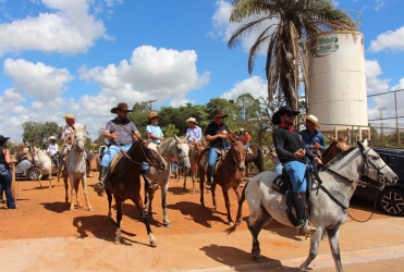 Cavalgada da Festa do Feijão é realizada em Lagoa Formosa 