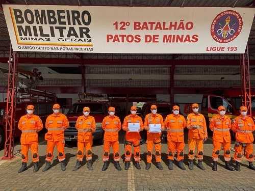 Bombeiros Militares fazem a primeira carga com as doações recebidas para o RS, em Patos de Minas