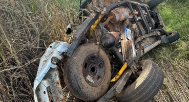 Casal e duas filhas ficam feridos em grave acidente entre caminhonete e carreta na BR-365; em Patos de Minas