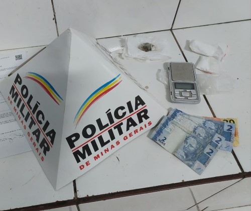 Homem é preso por tráfico de drogas durante cumprimento de mandado em Patos de Minas