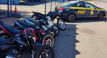 Patos de Minas - PRF localiza na BR--365 cinco motocicletas furtadas sendo transportadas em bagageiro de ônibus