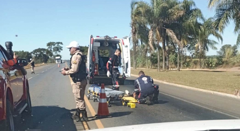 Óleo na pista provoca queda de motociclista na BR-354, entre Lagoa Formosa e Patos de Minas 