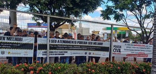 Servidores públicos do estado protestam contra o governador Romeu Zema em Patos de Minas