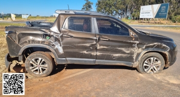 Carmo do Paranaíba – Motorista fica ferido em acidente na rotatória do trevo de acesso a cidade pela BR-354