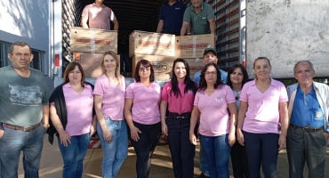 Casa da Amizade de Lagoa Formosa envia caminhão com donativos para as vítimas das enchentes no Rio Grande do Sul 