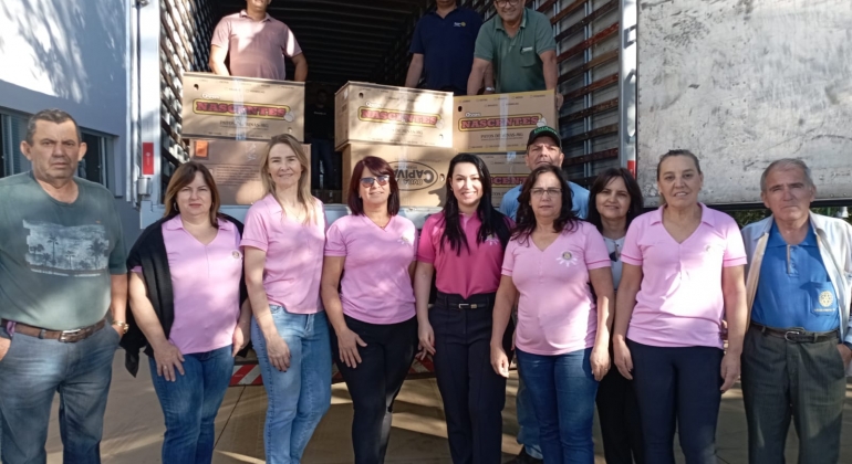 Casa da Amizade de Lagoa Formosa envia caminhão com donativos para as vítimas das enchentes no Rio Grande do Sul 