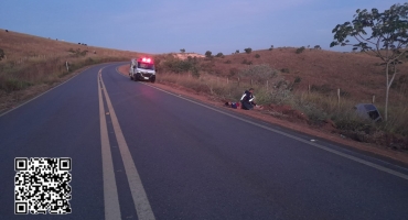 Rio Paranaíba – Veículo capota na MG-230 e deixa motorista ferido