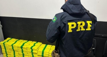 PRF prende motorista e apreende cerca de 256 quilos de maconha na BR-365