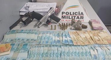 PM de Patos de Minas apreende armas, munições, drogas e dinheiro no bairro Alto da Serra