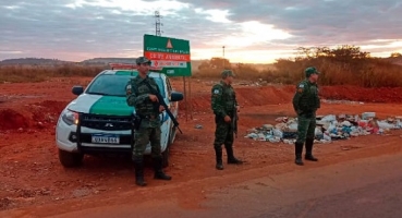 Policia Ambiental realiza operação contra descarte irregular de lixo e entulho, em Patos de Minas