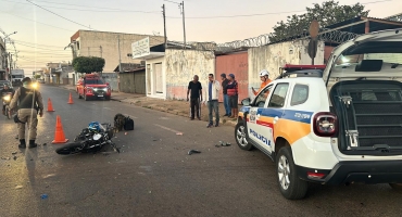 Militar do Exército colide motocicleta contra ônibus na av. Piauí, em Patos de Minas