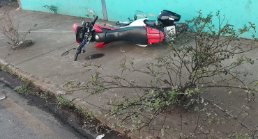 Patos de Minas - Acidente na rua Major Jerônimo deixa motociclista em estado grave