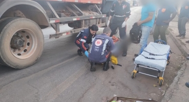 Ciclista fica ferido após ser atropelado por caminhão no bairro Jardim Aquárius,; em Patos de Minas 